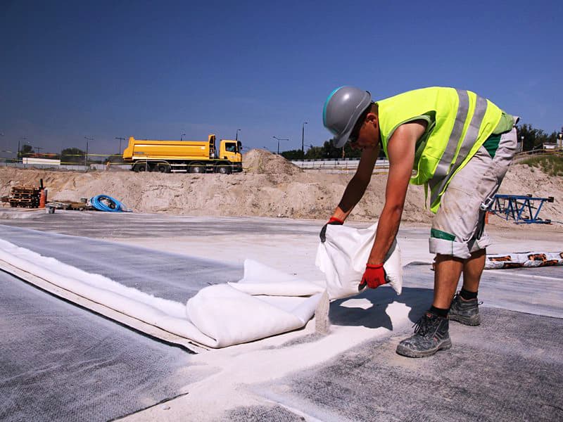 Строительство фундамента и кровли